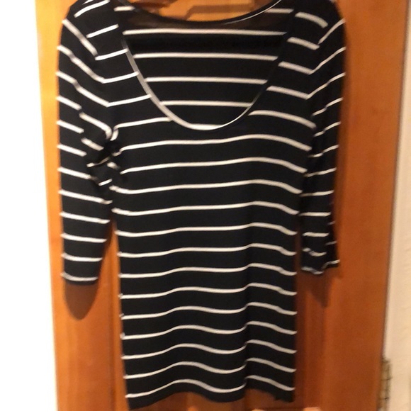 3 Dot Stretch Top - Picture 3 of 5